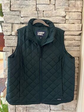 Lands' End Quilted Shell Vest in Forest Green